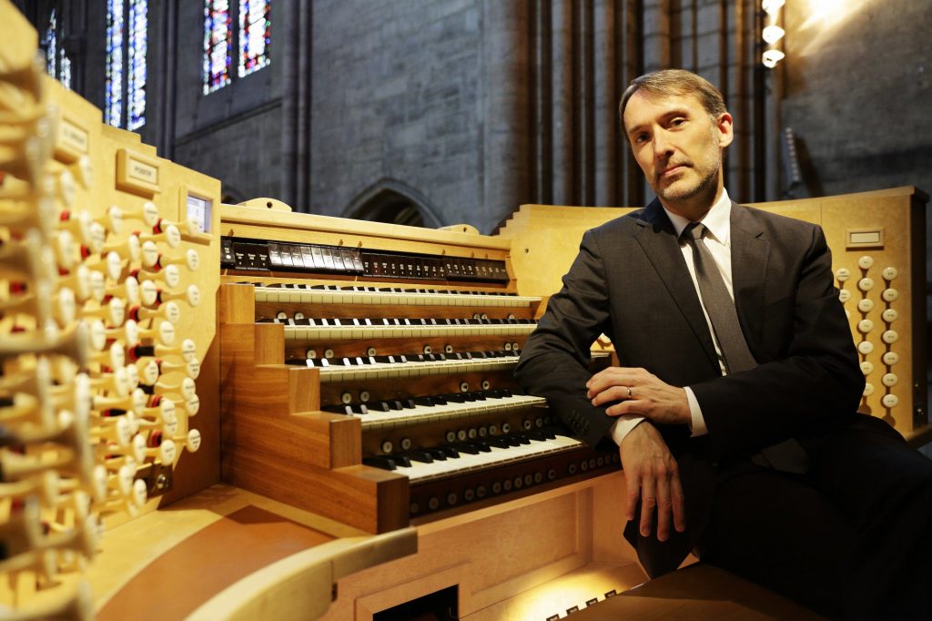 Olivier Latry achter orgel in de Notre-Dame